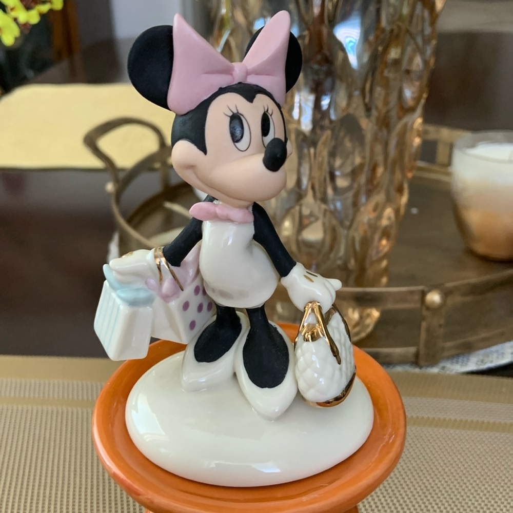 Lenox -  Walt Disney Showcase  collection Minnie’s shopping spree